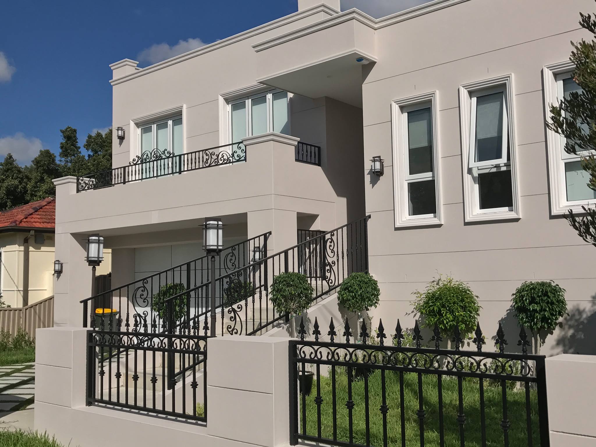 Monterey building new house